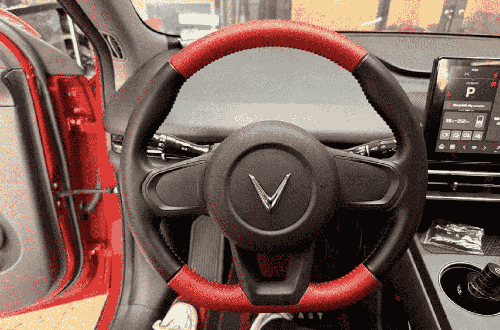 Xevaban.com ở 214 Giải Phóng là đơn vị chuyên cung cấp đồ chơi ô tô, phụ kiện ô tô, đồ chơi limo green, phụ kiện limo green, xevaban, 214 giải phóng, bọc vô lăng limo green, ốp vô lăng limo green, trang trí vô lăng limo green, bọc vô lăng da limo green.